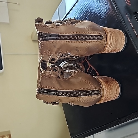 Freebird leather sandals - Picture 2 of 3